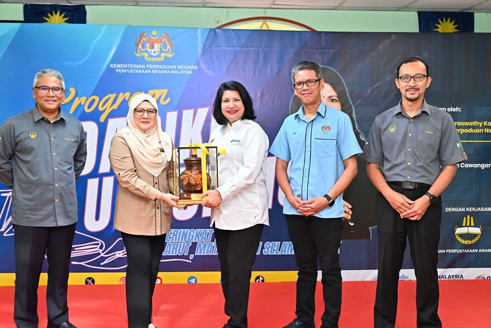 DARIKU UNTUKMU: USAHA SAMA PPANPk DAN KEMENTERIAN PERPADUAN NEGARA MELALUI PNM MENJAYAKAN PROGRAM SUMBANGAN BUKU