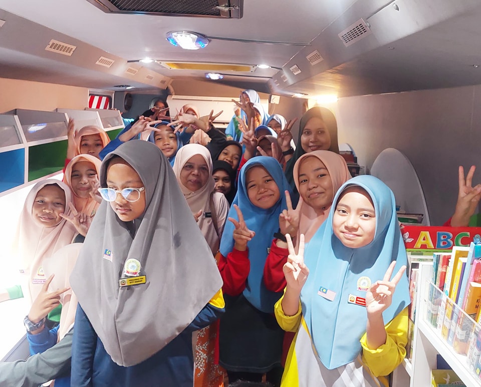 PERKHIDMATAN PERPUSTAKAAN BERGERAK SEMPENA PROGRAM BULAN MEMBACA PERINGKAT SEKOLAH