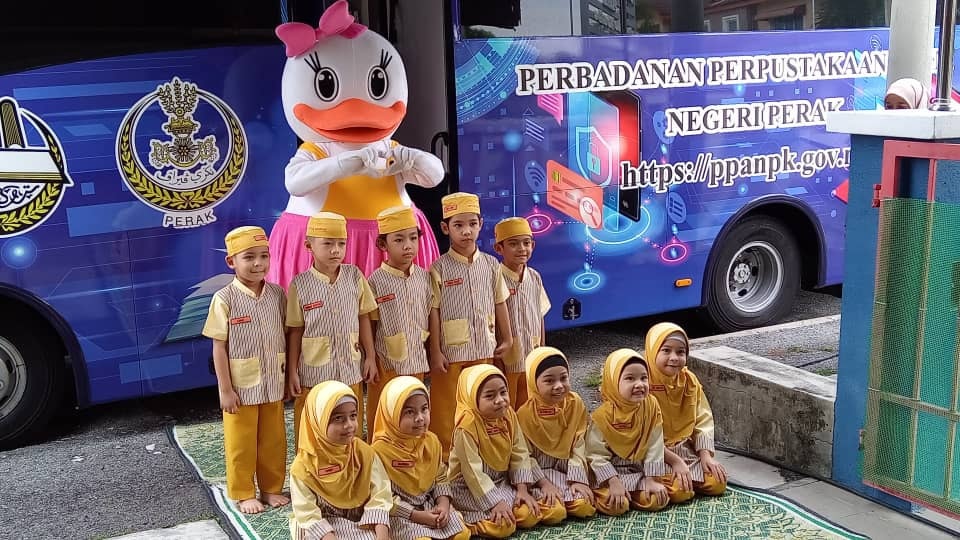 PERKHIDMATAN PERPUSTAKAAN BERGERAK KE TADILA LITTLE CALIPHS PERMATA PINTAR TAMAN BOTANI